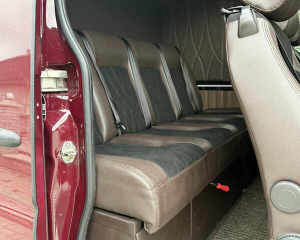 Красный Мерседес Sprinter, объемом двигателя 2.99 л и пробегом 350 тыс. км за 45000 $, фото 18 на Automoto.ua