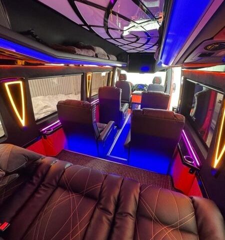Червоний Мерседес Sprinter, об'ємом двигуна 2.99 л та пробігом 702 тис. км за 59000 $, фото 11 на Automoto.ua