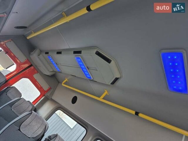 Красный Мерседес Sprinter, объемом двигателя 2.2 л и пробегом 200 тыс. км за 33900 $, фото 12 на Automoto.ua