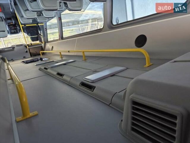 Красный Мерседес Sprinter, объемом двигателя 2.2 л и пробегом 200 тыс. км за 33900 $, фото 31 на Automoto.ua