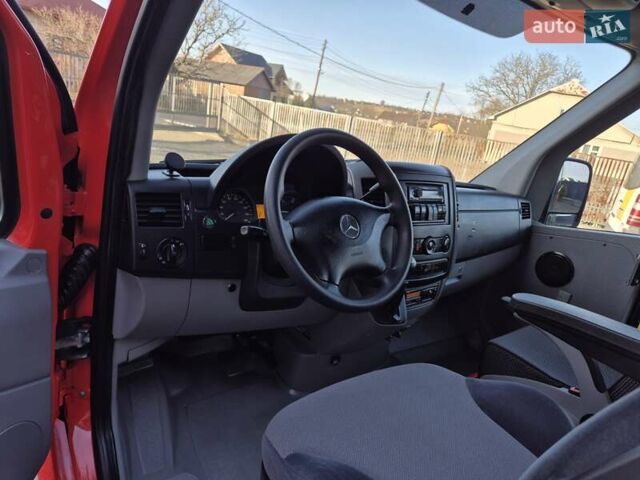 Красный Мерседес Sprinter, объемом двигателя 2.2 л и пробегом 200 тыс. км за 33900 $, фото 28 на Automoto.ua