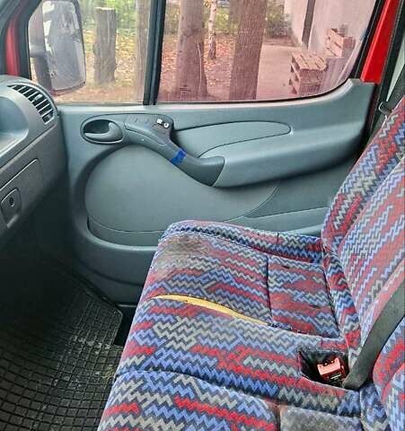 Червоний Мерседес Sprinter, об'ємом двигуна 2.69 л та пробігом 587 тис. км за 7800 $, фото 2 на Automoto.ua