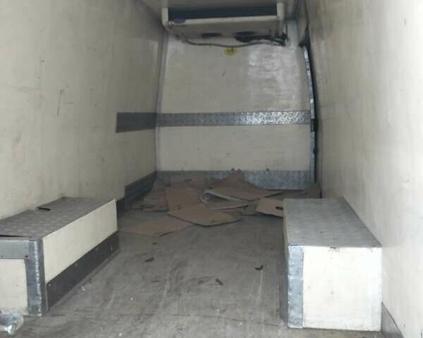 Красный Мерседес Sprinter, объемом двигателя 2.69 л и пробегом 586 тыс. км за 8300 $, фото 8 на Automoto.ua