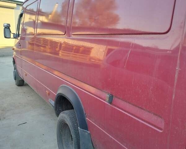 Красный Мерседес Sprinter, объемом двигателя 2.69 л и пробегом 586 тыс. км за 8300 $, фото 5 на Automoto.ua