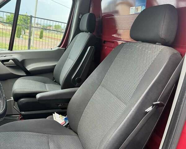 Красный Мерседес Sprinter, объемом двигателя 2.14 л и пробегом 320 тыс. км за 21032 $, фото 3 на Automoto.ua