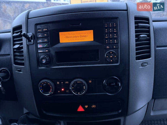 Красный Мерседес Sprinter, объемом двигателя 2.2 л и пробегом 285 тыс. км за 18000 $, фото 45 на Automoto.ua