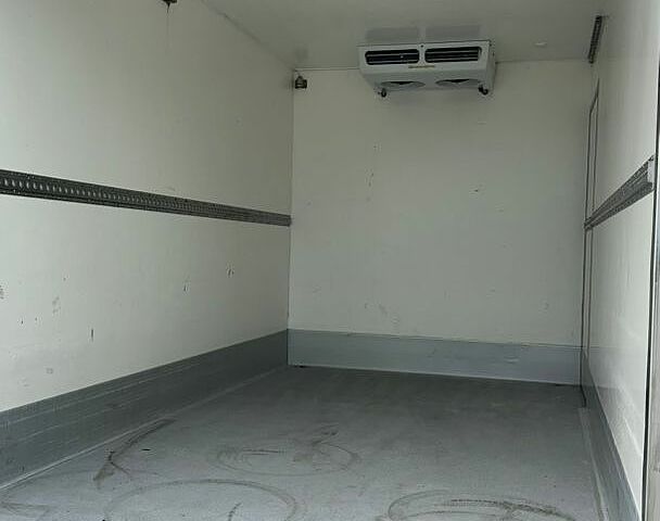 Красный Мерседес Sprinter, объемом двигателя 2.2 л и пробегом 279 тыс. км за 25900 $, фото 16 на Automoto.ua