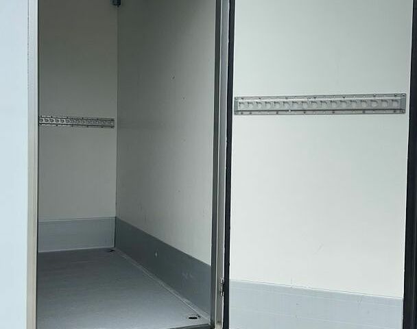 Красный Мерседес Sprinter, объемом двигателя 2.2 л и пробегом 279 тыс. км за 25900 $, фото 13 на Automoto.ua