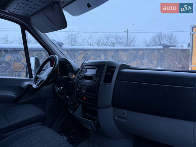 Красный Мерседес Sprinter, объемом двигателя 2.2 л и пробегом 285 тыс. км за 18000 $, фото 42 на Automoto.ua