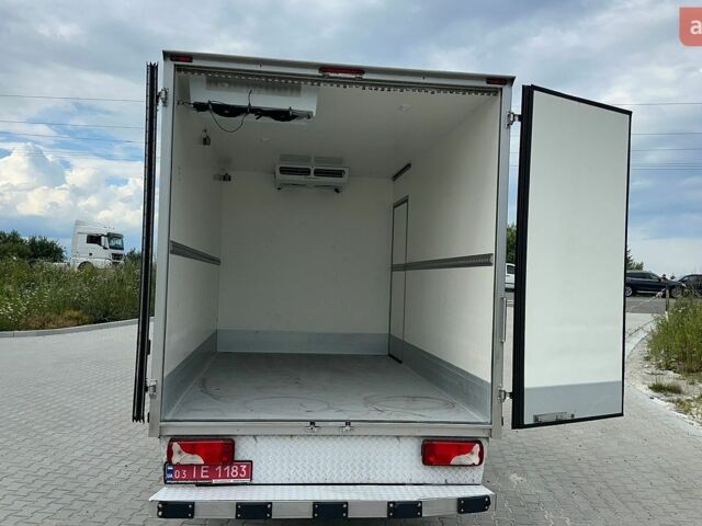 Красный Мерседес Sprinter, объемом двигателя 2.2 л и пробегом 279 тыс. км за 25900 $, фото 14 на Automoto.ua