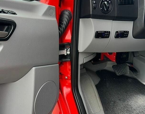 Красный Мерседес Sprinter, объемом двигателя 2.2 л и пробегом 279 тыс. км за 25900 $, фото 22 на Automoto.ua