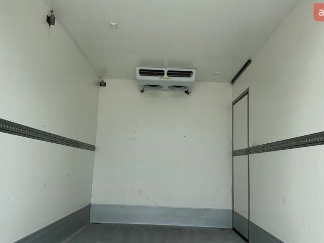 Красный Мерседес Sprinter, объемом двигателя 2.2 л и пробегом 279 тыс. км за 25900 $, фото 18 на Automoto.ua