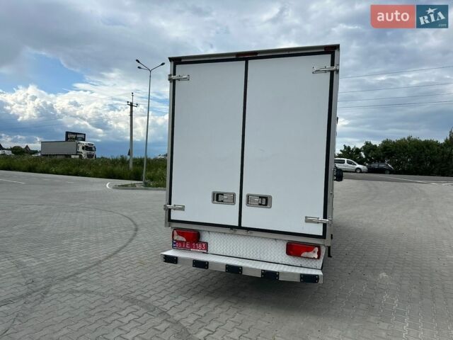 Красный Мерседес Sprinter, объемом двигателя 2.2 л и пробегом 279 тыс. км за 25900 $, фото 4 на Automoto.ua