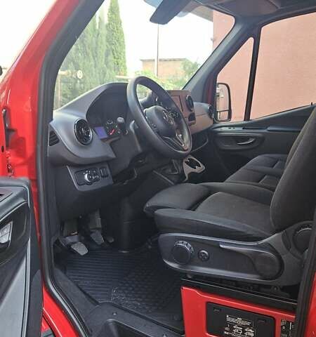 Красный Мерседес Sprinter, объемом двигателя 0 л и пробегом 540 тыс. км за 30355 $, фото 2 на Automoto.ua