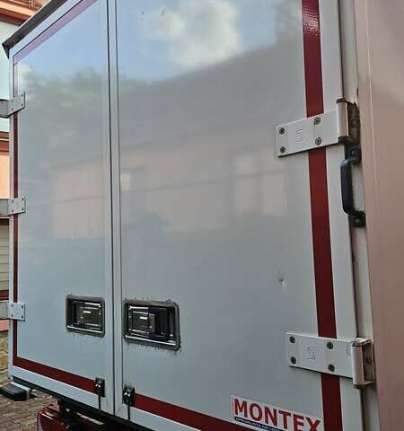Красный Мерседес Sprinter, объемом двигателя 0 л и пробегом 540 тыс. км за 30355 $, фото 8 на Automoto.ua