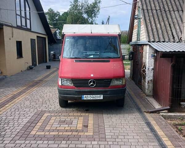 Красный Мерседес Sprinter, объемом двигателя 2.9 л и пробегом 755 тыс. км за 10000 $, фото 2 на Automoto.ua