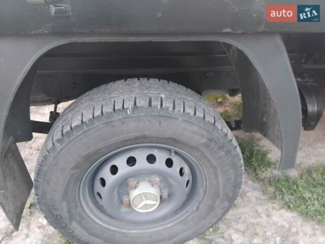 Красный Мерседес Sprinter, объемом двигателя 2.15 л и пробегом 420 тыс. км за 10500 $, фото 1 на Automoto.ua