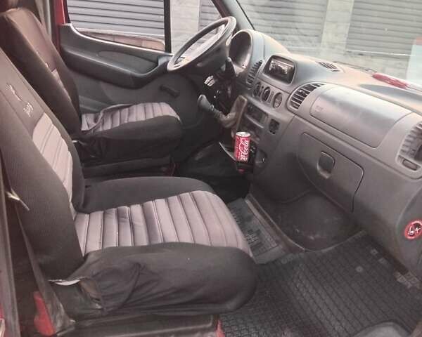 Красный Мерседес Sprinter, объемом двигателя 2.15 л и пробегом 420 тыс. км за 10500 $, фото 10 на Automoto.ua