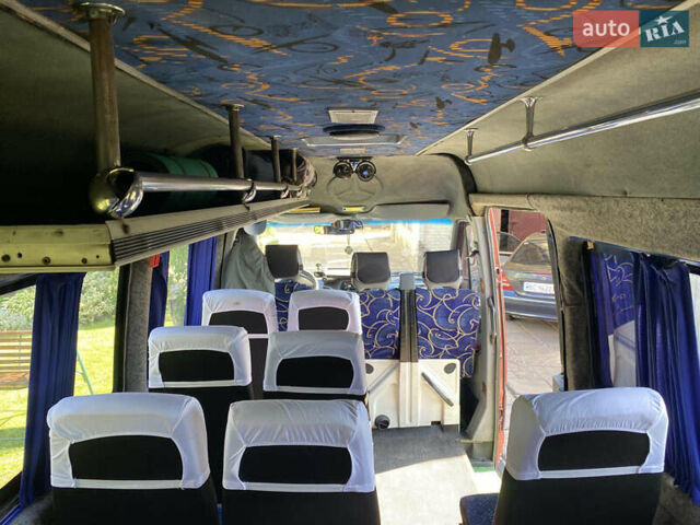 Красный Мерседес Sprinter, объемом двигателя 2.15 л и пробегом 220 тыс. км за 10500 $, фото 3 на Automoto.ua