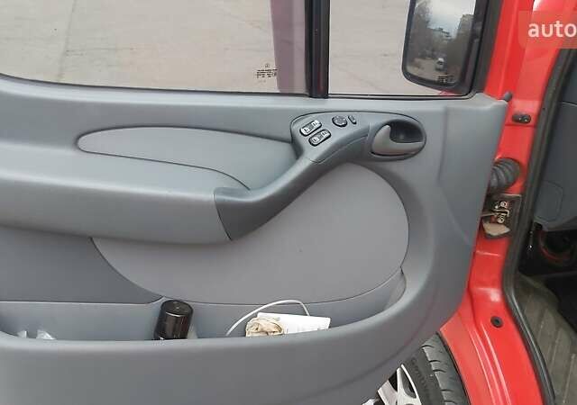 Красный Мерседес Sprinter, объемом двигателя 2.69 л и пробегом 450 тыс. км за 9300 $, фото 19 на Automoto.ua