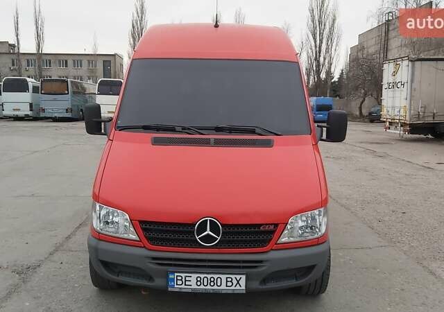 Красный Мерседес Sprinter, объемом двигателя 2.69 л и пробегом 450 тыс. км за 9300 $, фото 2 на Automoto.ua