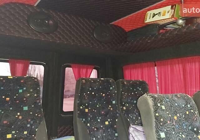 Красный Мерседес Sprinter, объемом двигателя 2.69 л и пробегом 450 тыс. км за 9300 $, фото 11 на Automoto.ua