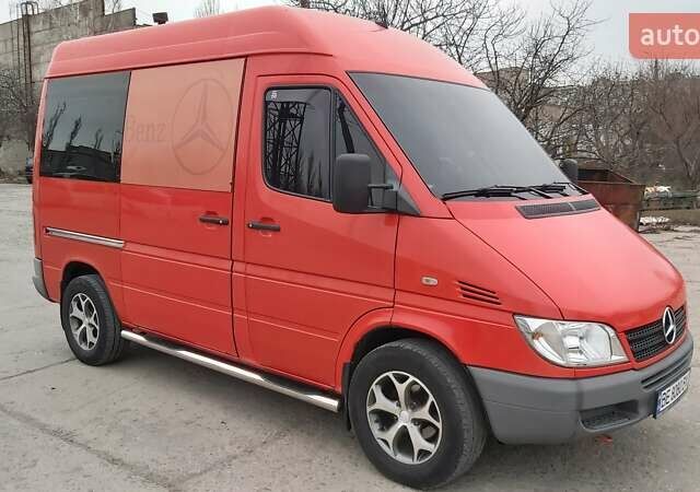 Красный Мерседес Sprinter, объемом двигателя 2.69 л и пробегом 450 тыс. км за 9300 $, фото 1 на Automoto.ua