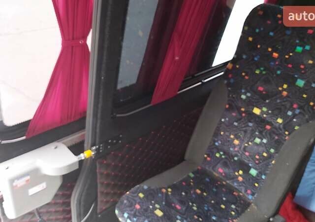 Красный Мерседес Sprinter, объемом двигателя 2.69 л и пробегом 450 тыс. км за 9300 $, фото 12 на Automoto.ua