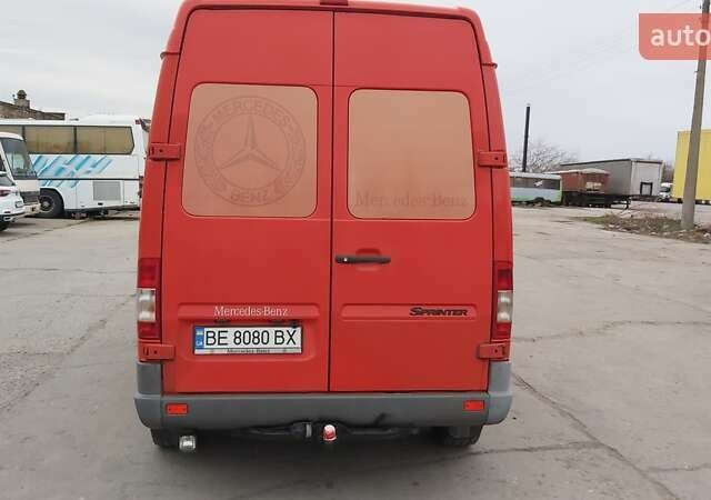Красный Мерседес Sprinter, объемом двигателя 2.69 л и пробегом 450 тыс. км за 9300 $, фото 7 на Automoto.ua