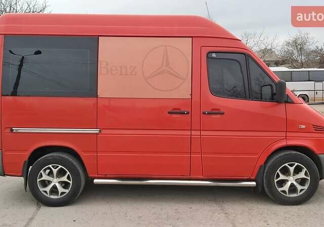 Красный Мерседес Sprinter, объемом двигателя 2.69 л и пробегом 450 тыс. км за 9300 $, фото 4 на Automoto.ua