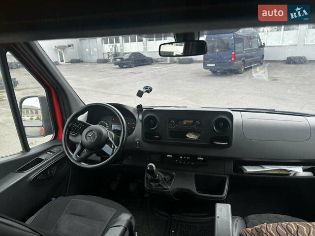 Красный Мерседес Sprinter, объемом двигателя 2.14 л и пробегом 380 тыс. км за 52000 $, фото 13 на Automoto.ua