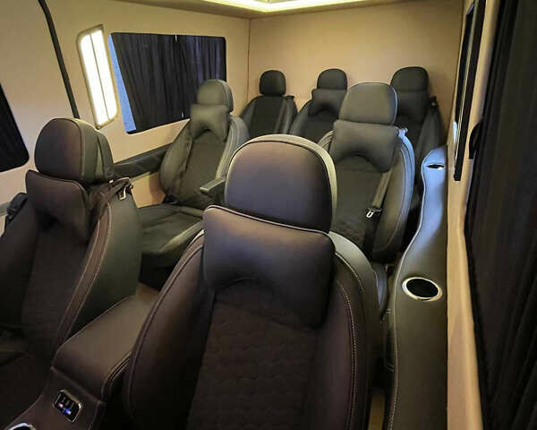 Красный Мерседес Sprinter, объемом двигателя 2.14 л и пробегом 380 тыс. км за 52000 $, фото 4 на Automoto.ua
