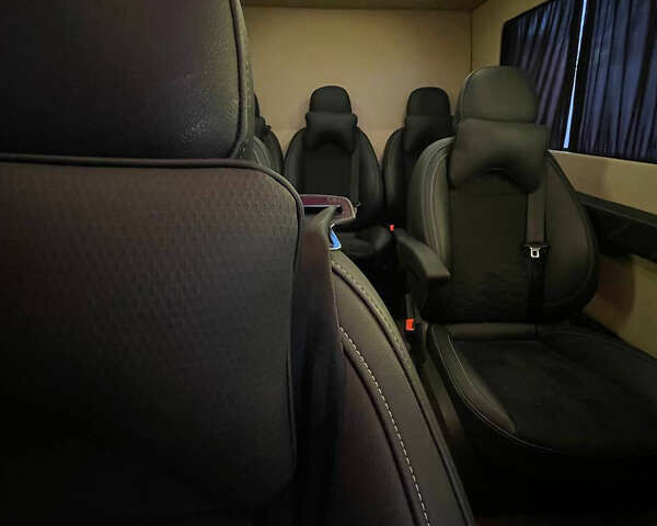 Красный Мерседес Sprinter, объемом двигателя 2.14 л и пробегом 380 тыс. км за 52000 $, фото 8 на Automoto.ua