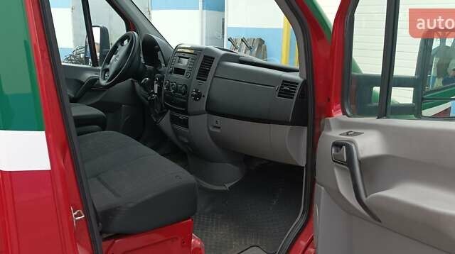 Красный Мерседес Sprinter, объемом двигателя 3 л и пробегом 300 тыс. км за 33000 $, фото 10 на Automoto.ua