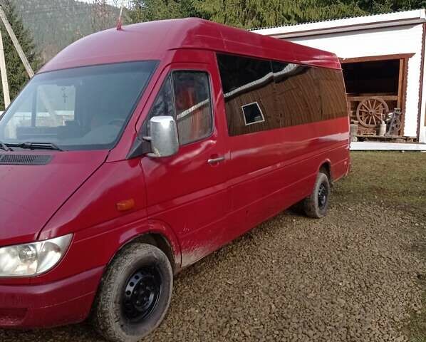 Красный Мерседес Sprinter, объемом двигателя 2 л и пробегом 250 тыс. км за 8500 $, фото 1 на Automoto.ua