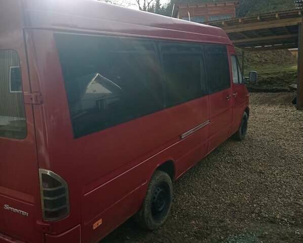 Красный Мерседес Sprinter, объемом двигателя 2 л и пробегом 250 тыс. км за 8500 $, фото 2 на Automoto.ua