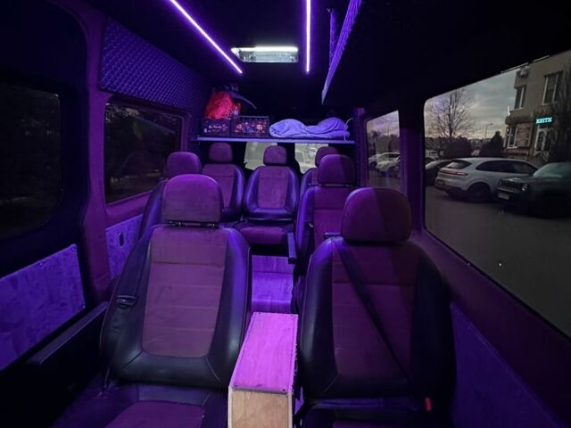 Красный Мерседес Sprinter, объемом двигателя 2.1 л и пробегом 572 тыс. км за 15500 $, фото 14 на Automoto.ua