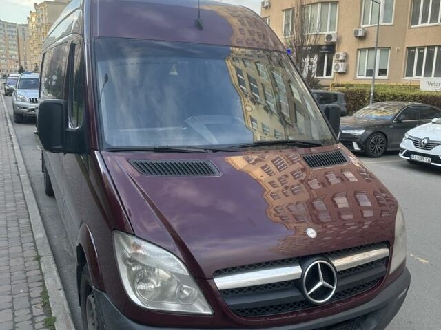 Красный Мерседес Sprinter, объемом двигателя 2.1 л и пробегом 572 тыс. км за 15500 $, фото 1 на Automoto.ua