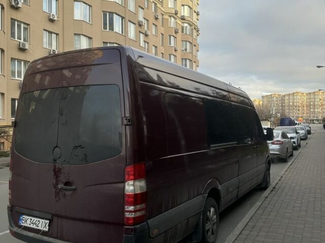 Красный Мерседес Sprinter, объемом двигателя 2.1 л и пробегом 572 тыс. км за 15500 $, фото 4 на Automoto.ua