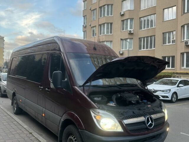 Красный Мерседес Sprinter, объемом двигателя 2.1 л и пробегом 572 тыс. км за 15500 $, фото 2 на Automoto.ua