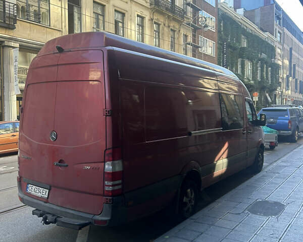 Красный Мерседес Sprinter, объемом двигателя 2.99 л и пробегом 651 тыс. км за 28988 $, фото 3 на Automoto.ua