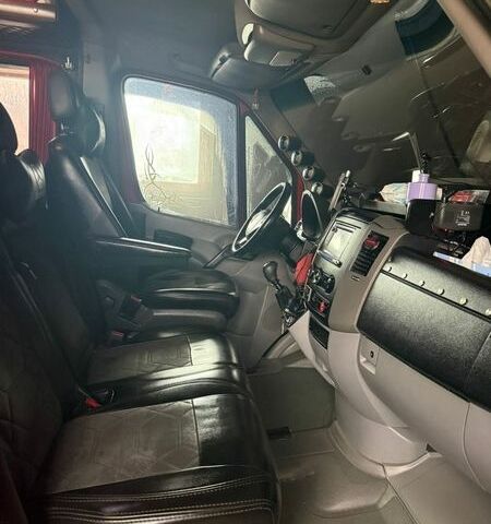 Червоний Мерседес Sprinter, об'ємом двигуна 2.14 л та пробігом 301 тис. км за 21500 $, фото 8 на Automoto.ua