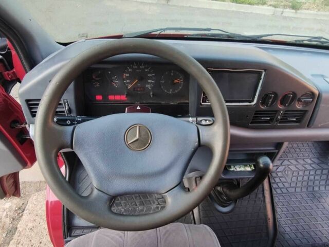 Красный Мерседес Sprinter, объемом двигателя 2.3 л и пробегом 324 тыс. км за 4400 $, фото 8 на Automoto.ua