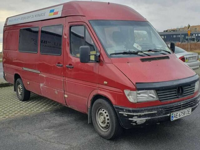 Красный Мерседес Sprinter, объемом двигателя 0.29 л и пробегом 770 тыс. км за 9229 $, фото 1 на Automoto.ua