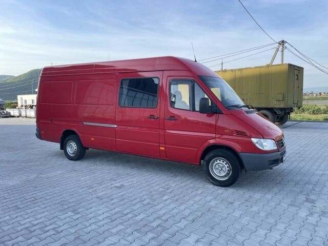 Красный Мерседес Sprinter, объемом двигателя 0.22 л и пробегом 420 тыс. км за 11000 $, фото 2 на Automoto.ua