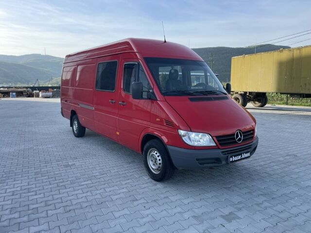 Красный Мерседес Sprinter, объемом двигателя 0.22 л и пробегом 420 тыс. км за 11000 $, фото 1 на Automoto.ua