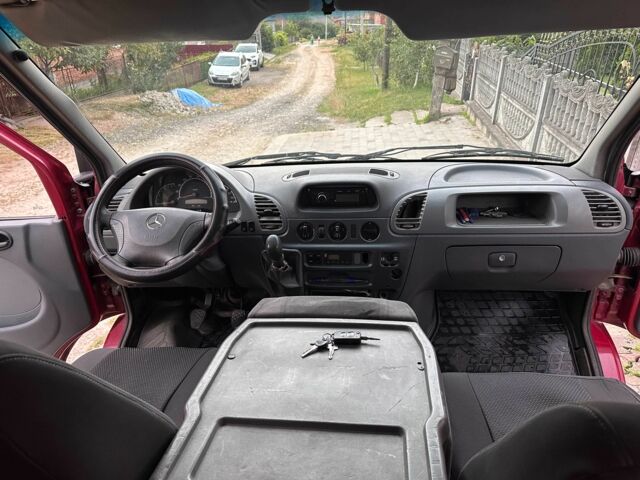 Красный Мерседес Sprinter, объемом двигателя 2.2 л и пробегом 386 тыс. км за 10500 $, фото 16 на Automoto.ua