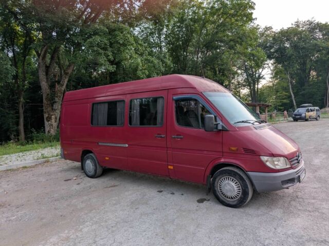 Красный Мерседес Sprinter, объемом двигателя 2.2 л и пробегом 386 тыс. км за 10500 $, фото 6 на Automoto.ua