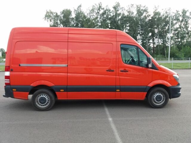 Красный Мерседес Sprinter, объемом двигателя 2.2 л и пробегом 372 тыс. км за 14950 $, фото 2 на Automoto.ua