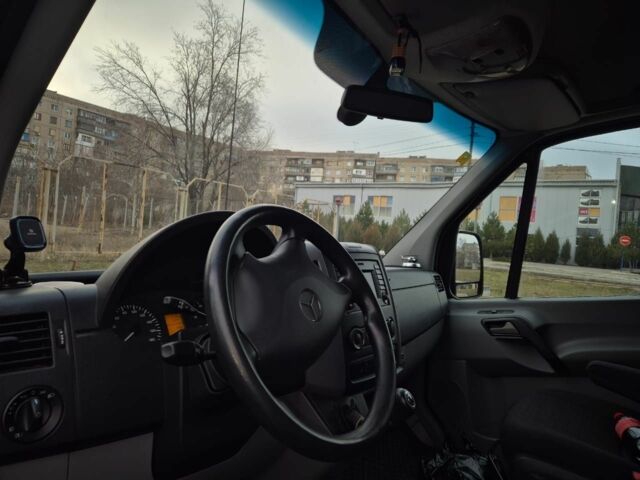 Червоний Мерседес Sprinter, об'ємом двигуна 0 л та пробігом 322 тис. км за 17000 $, фото 4 на Automoto.ua